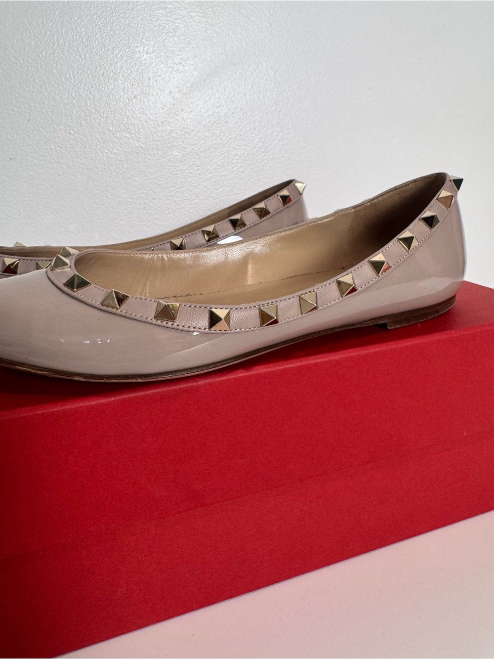 These Valentino Garavani Rockstud Pointed Toe Ballerina Flats nude size 8 - Picture 9 of 16